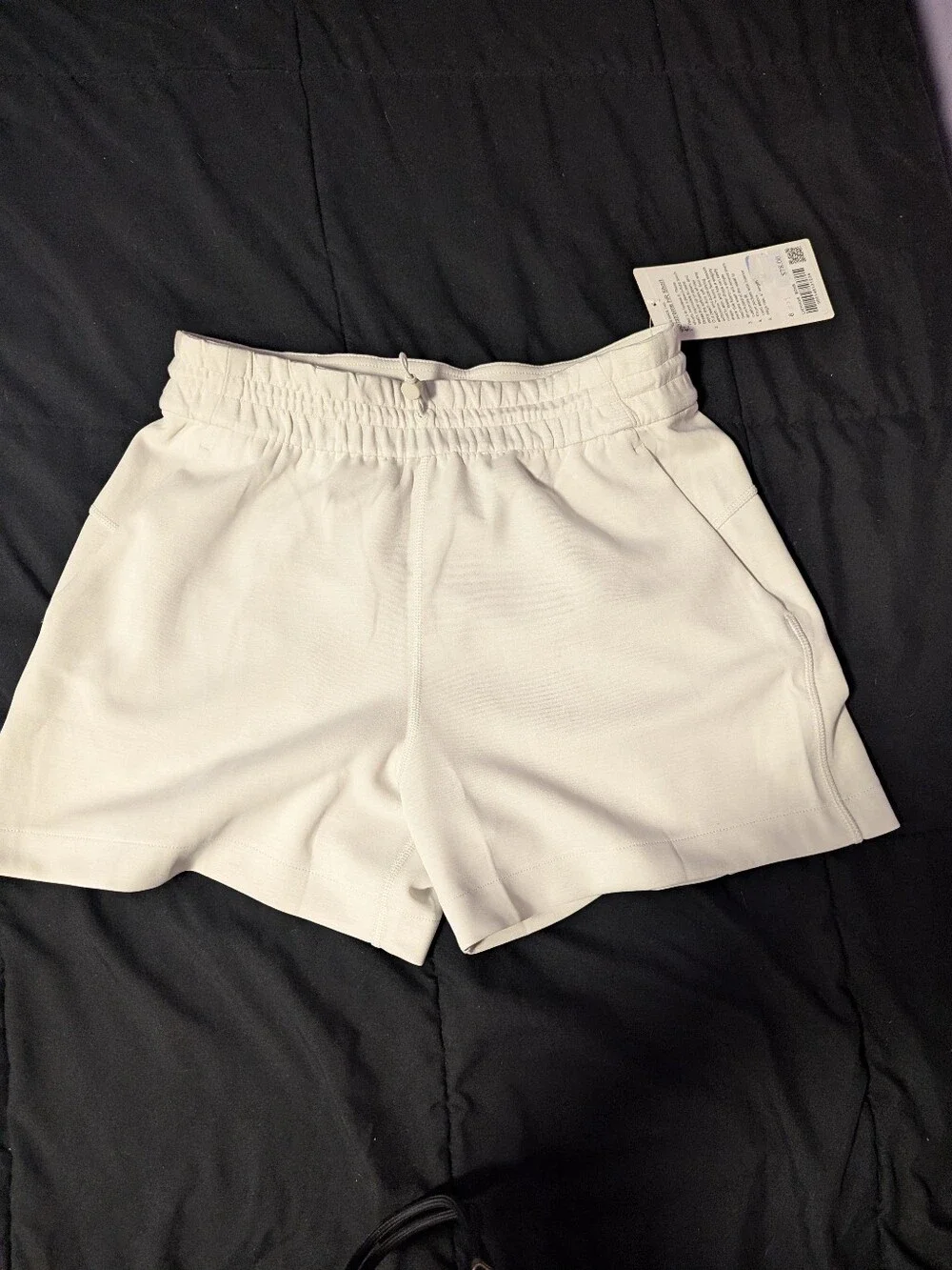 ๐ค Lululemon Softstreme High-Rise 4" Shorts โข BONE โข Size 6 โข NWT - Picture 2 of 5